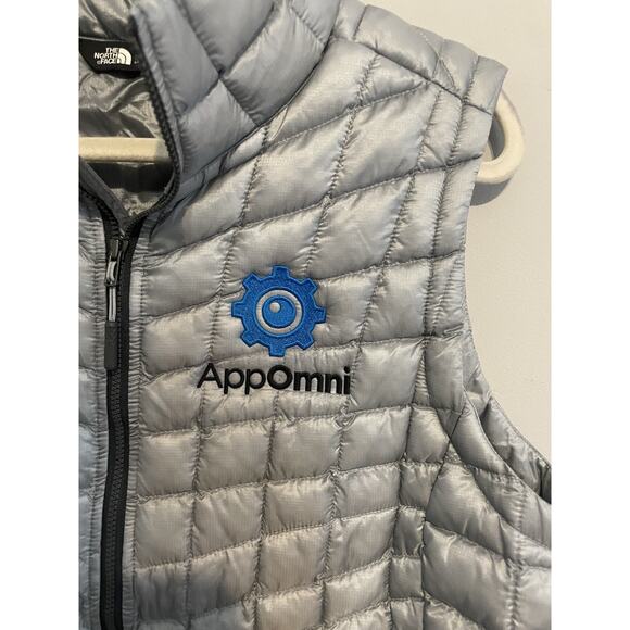 The North Face Women’s Large Thermoball Trekker Trek Puffer Vest Gray Has Logo - Picture 2 of 7